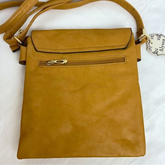 Alyssa L. A.  N.Y. Milan Tan/Buckskin color Med.‎ Messenger W/Bow & Gold Accent - Picture 6 of 6